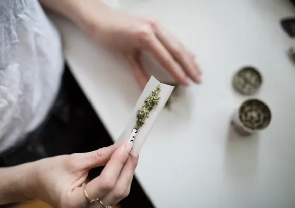 How to Roll a Joint: A Comprehensive Guide to smoke Cannabis