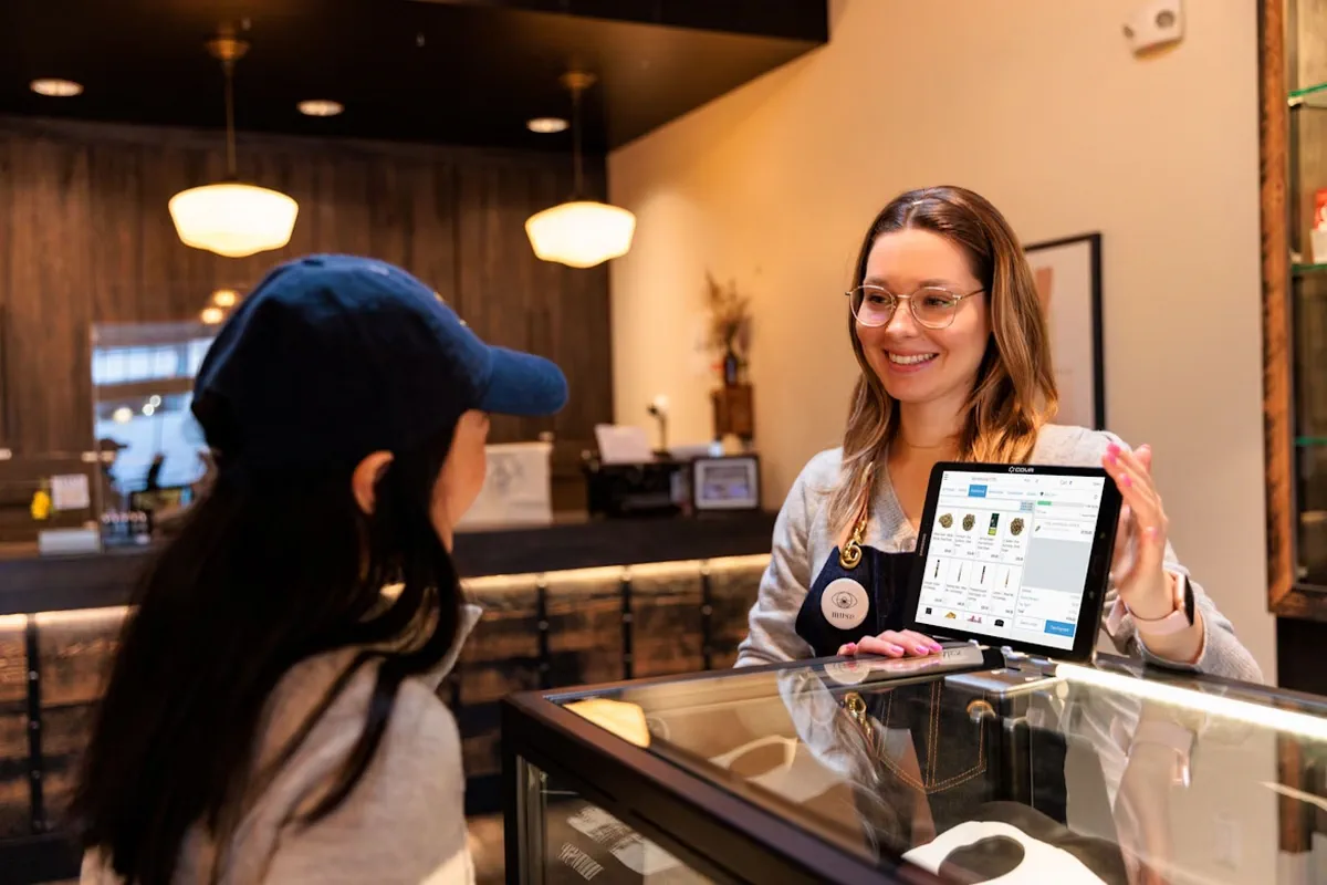 บัดเทนเดอร์ Budtender ผู้เชี่ยวชาญด้านกัญชาและหัวใจสำคัญของธุรกิจกัญชา